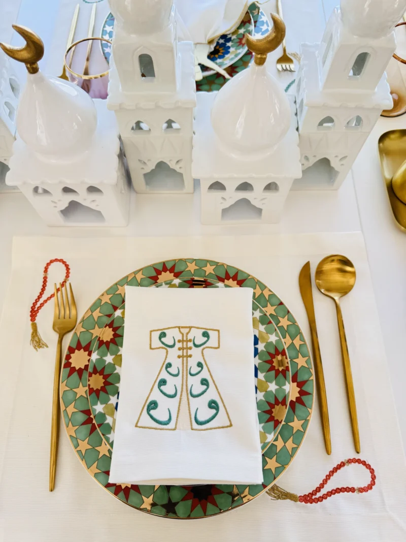 Alfatbet green napkin with plate and bg