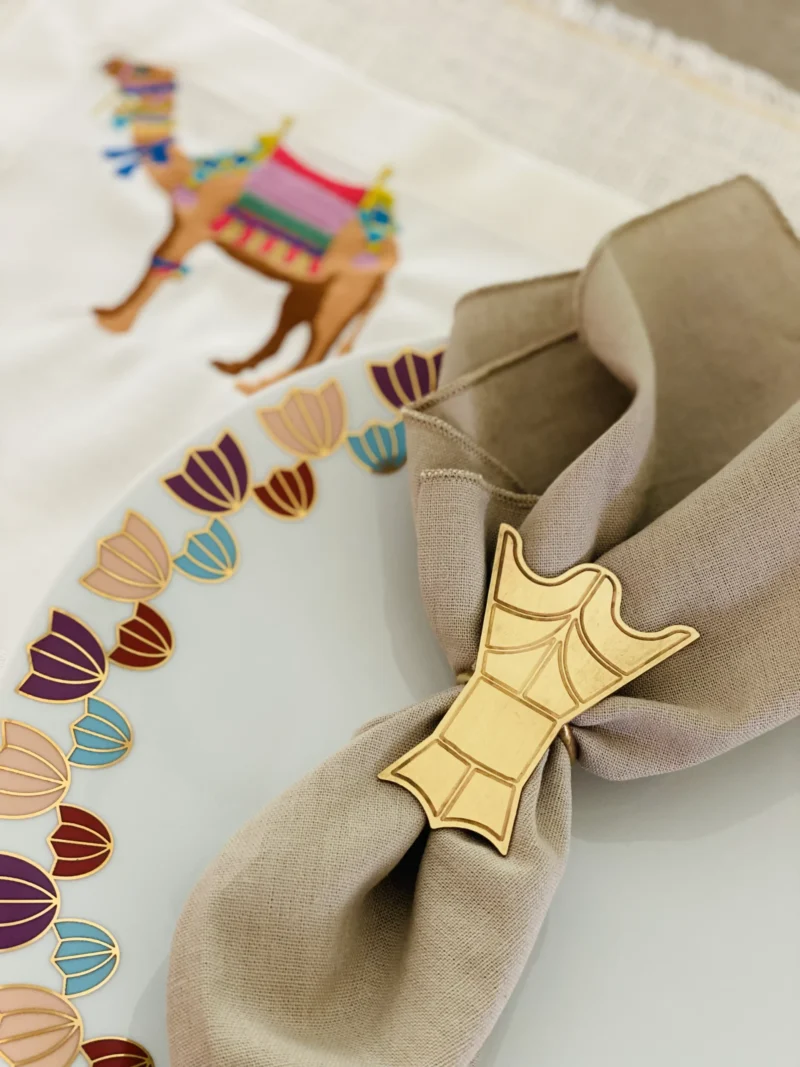 Bukhur gold napkin ring with napkin and placemat bg